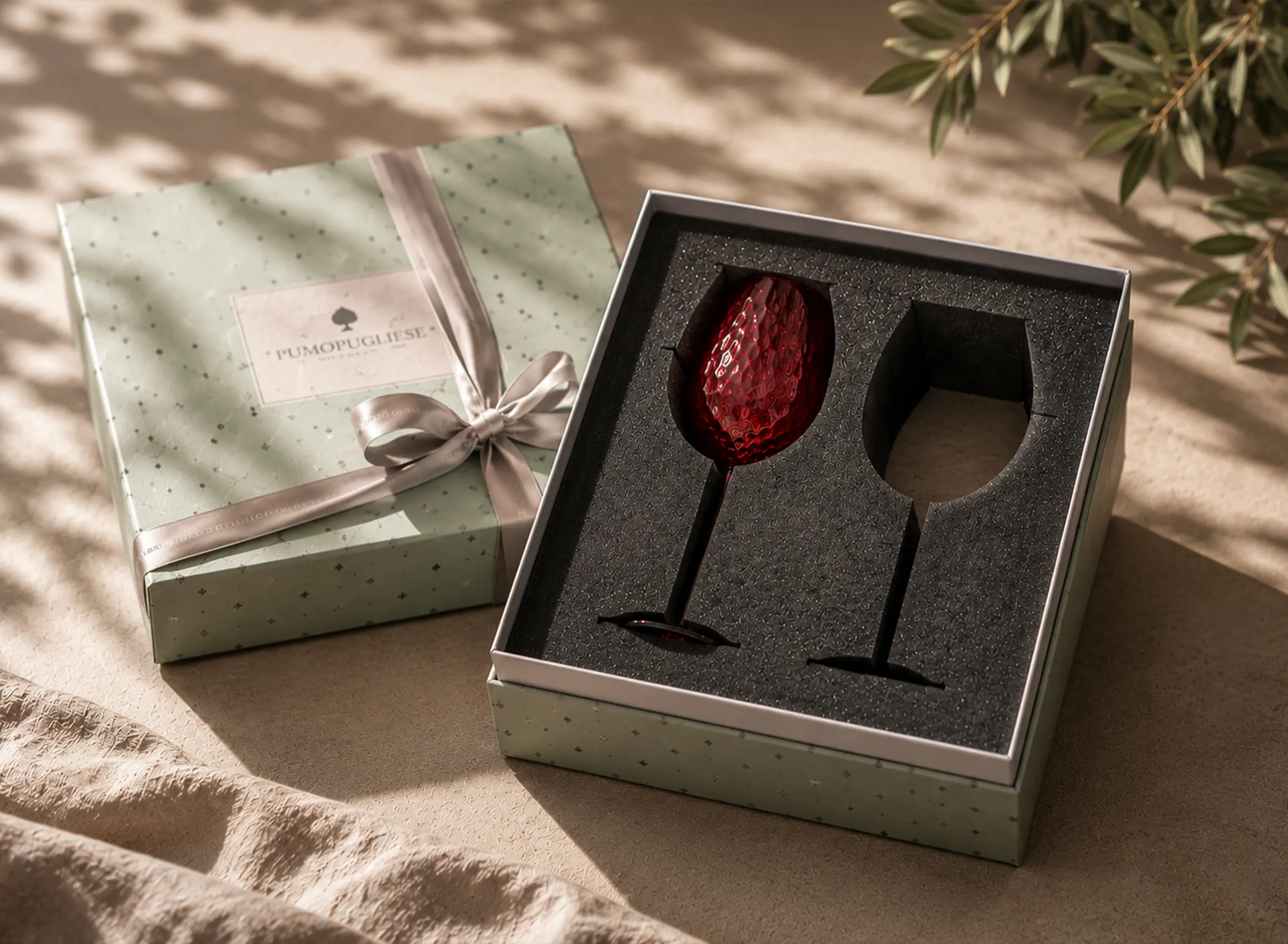 Calice di vino in packaging apposito sagomato.